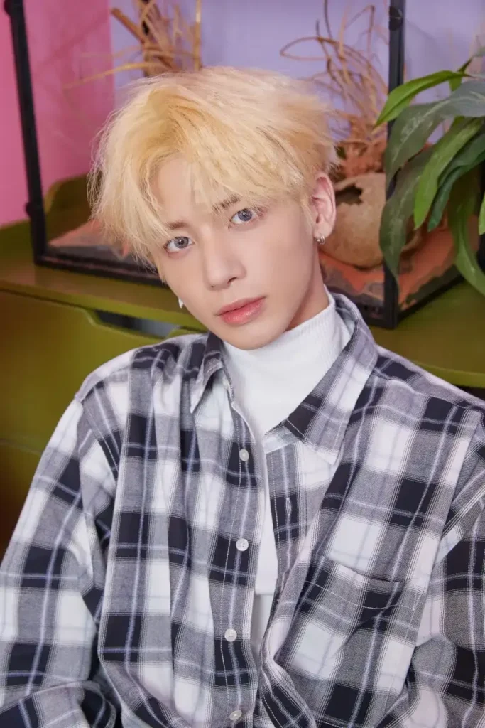txt-taehyun-the-star-chapter-together-dark-concept-683x1024 TXT Üyeleri Kimdir? Üye Tanıtımı ve Bilinmeyen Detaylar