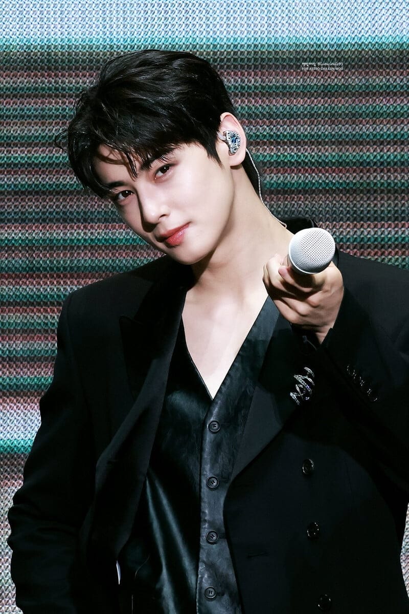 Cha Eun-woo Tokyo fan meeting etkinliğinde