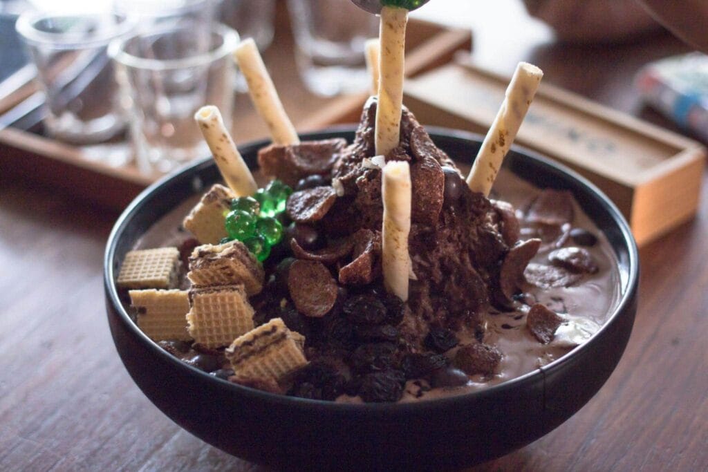 cikolatali-bingsu-kore-tatlisi-1024x683 Bingsu Tarifi: Kore’nin Viral Buzlu Tatlısı Evde Nasıl Napılır?