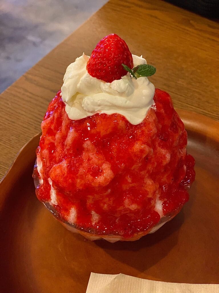 cilekli-bingsu-kore-tatlisi-768x1024 Bingsu Tarifi: Kore’nin Viral Buzlu Tatlısı Evde Nasıl Napılır?