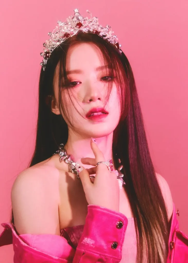 gidle-shuhua-pembe-konsept-731x1024 i-dle Üyeleri Kimdir? i-dle Üye Tanıtımı Ve Hakkında Bilinmeyenler